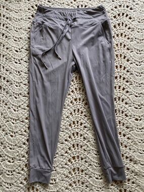 HALARA Petite Joggers in Gray